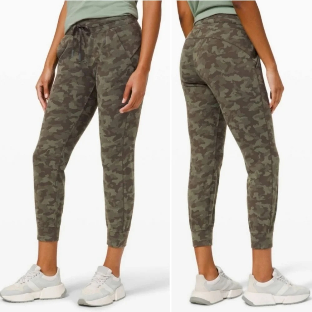 lululemon athletica Camo Joggers in Green